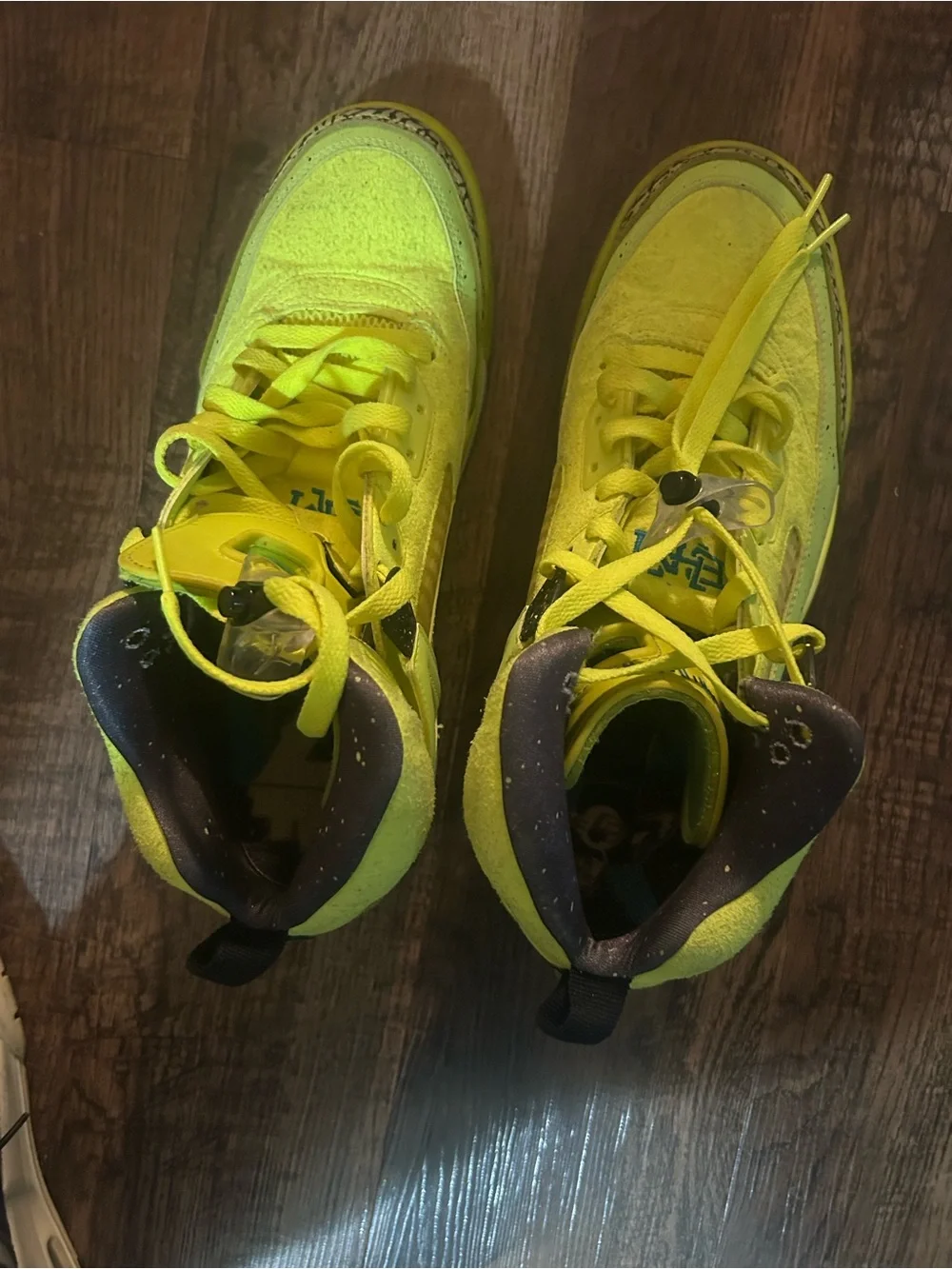 Jordan Youth High-Top Sneakers in Bright Yellow